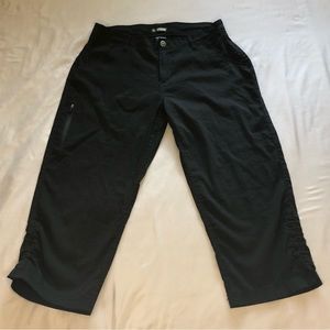 Khombu Lightweight Black Capri Pants Size Medium